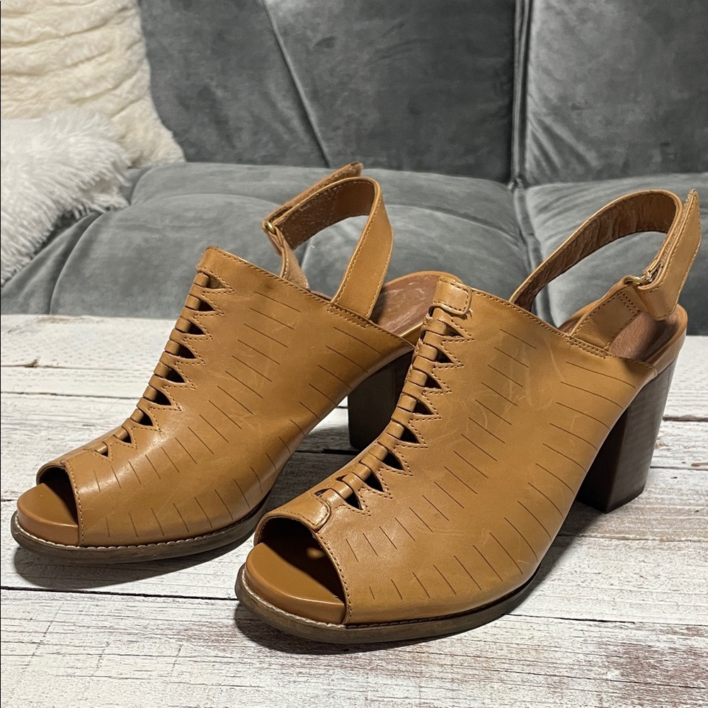 CLARKS Tan Women's Briatta Slingback Heels Size 9 - Picture 7 of 7